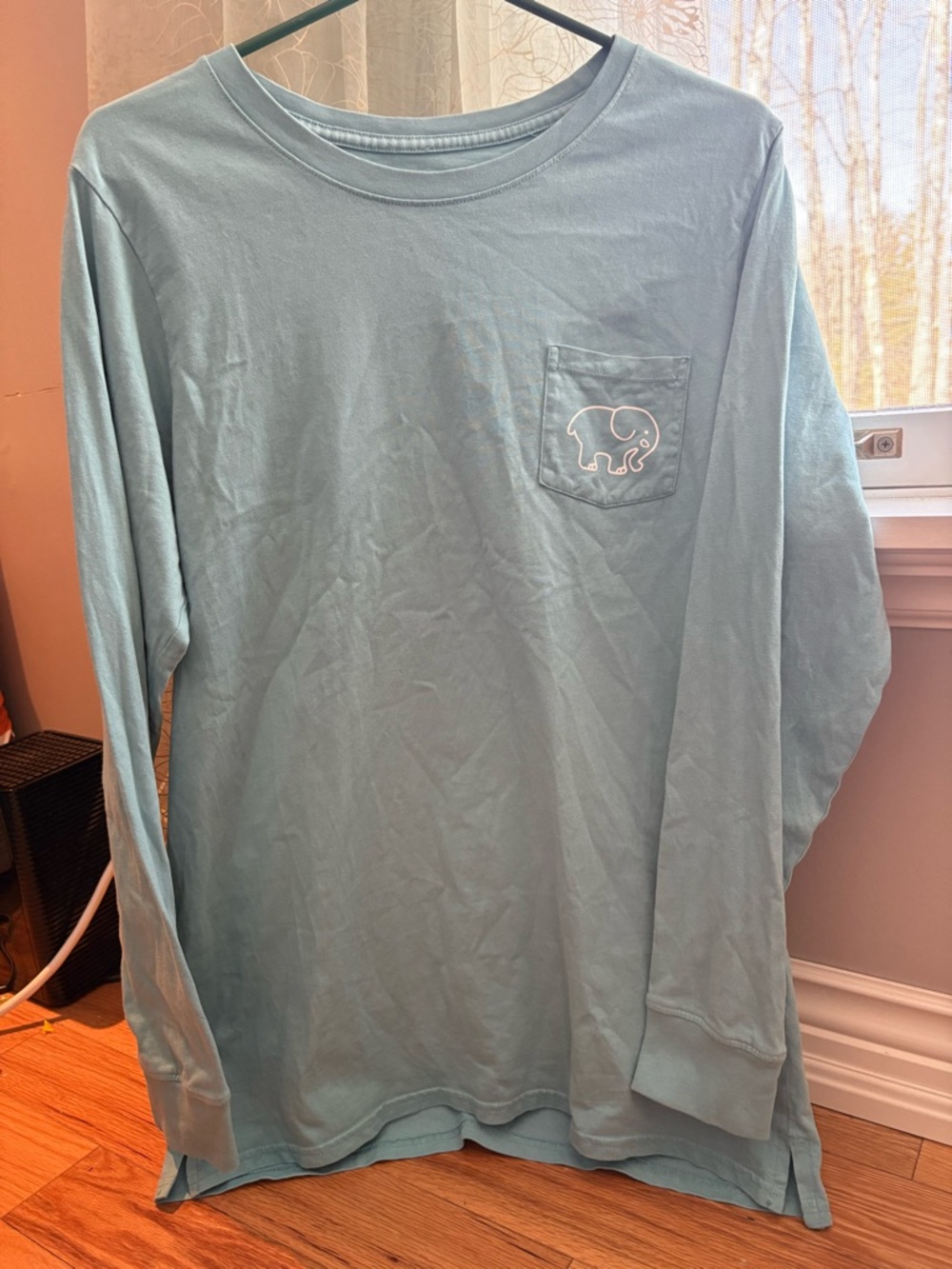 Ivory Ella Long Sleeve Pocket Tee Large | Blue Elephant Logo Shirt